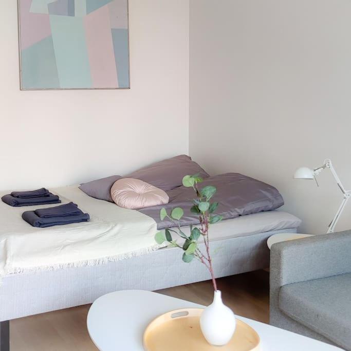 New Studio Pastel Near Helsinki Airport In Kivistoe Vantaa Buitenkant foto