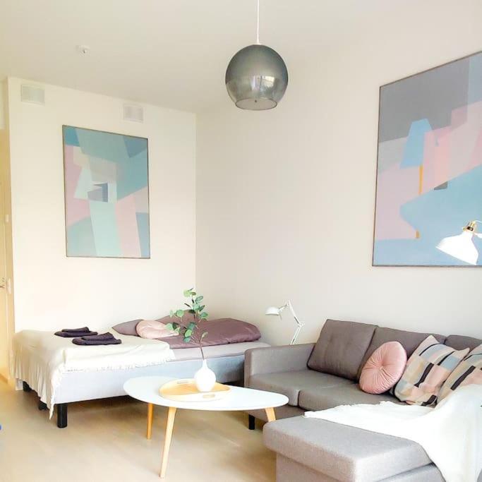 New Studio Pastel Near Helsinki Airport In Kivistoe Vantaa Buitenkant foto